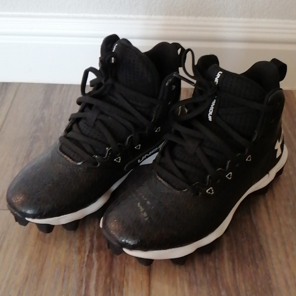 Under Armour Youth Football Cleats Size 1.5Y